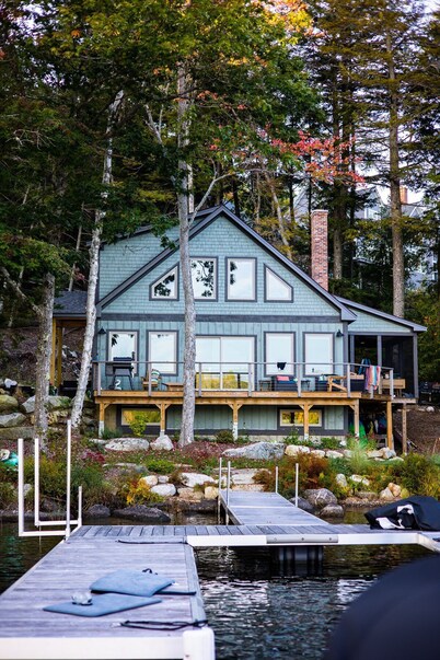 Charming newly built cottage with 3 bedrooms 2 baths, internet, on Phillips lake