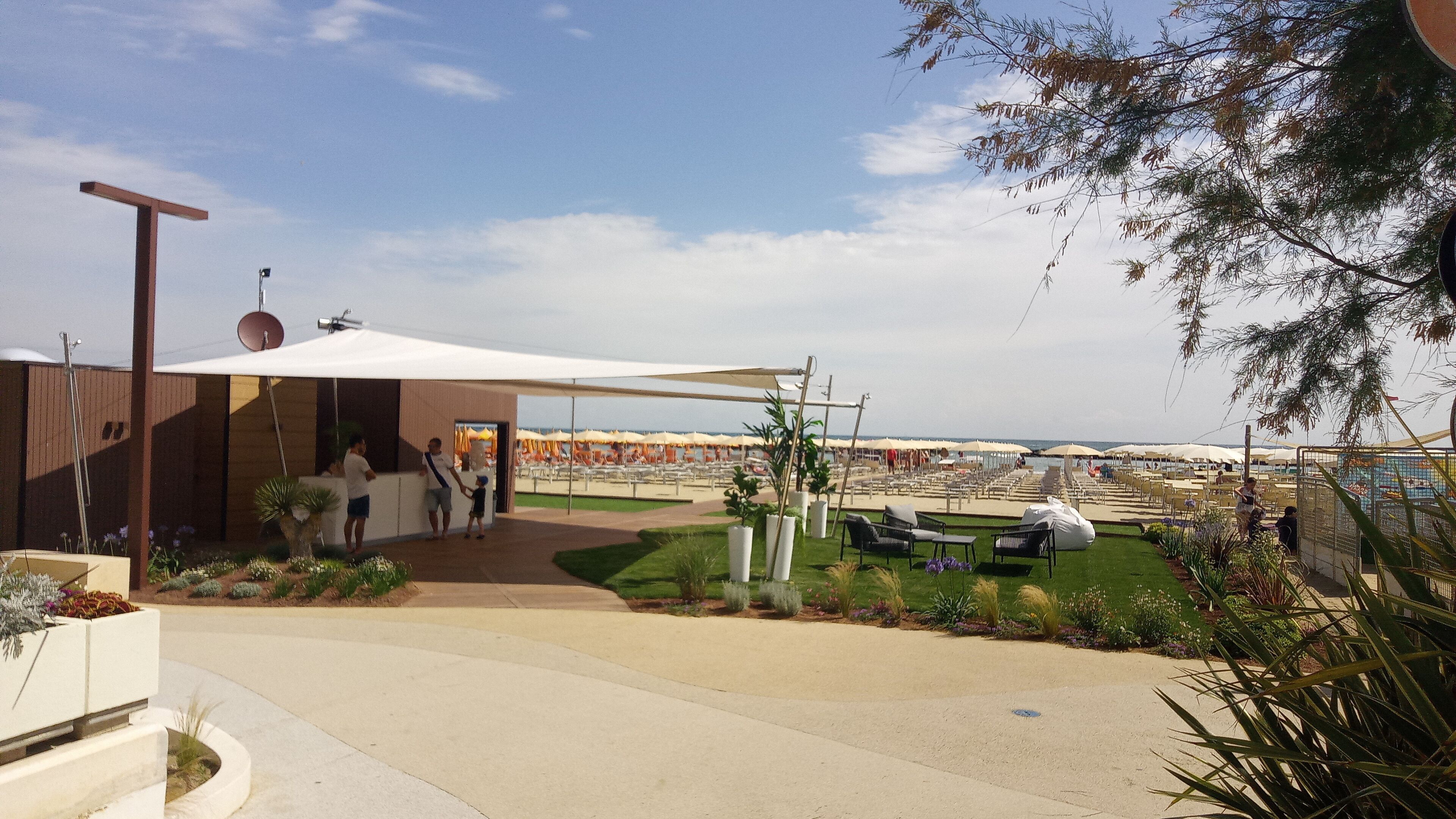 鄰近海灘、白沙