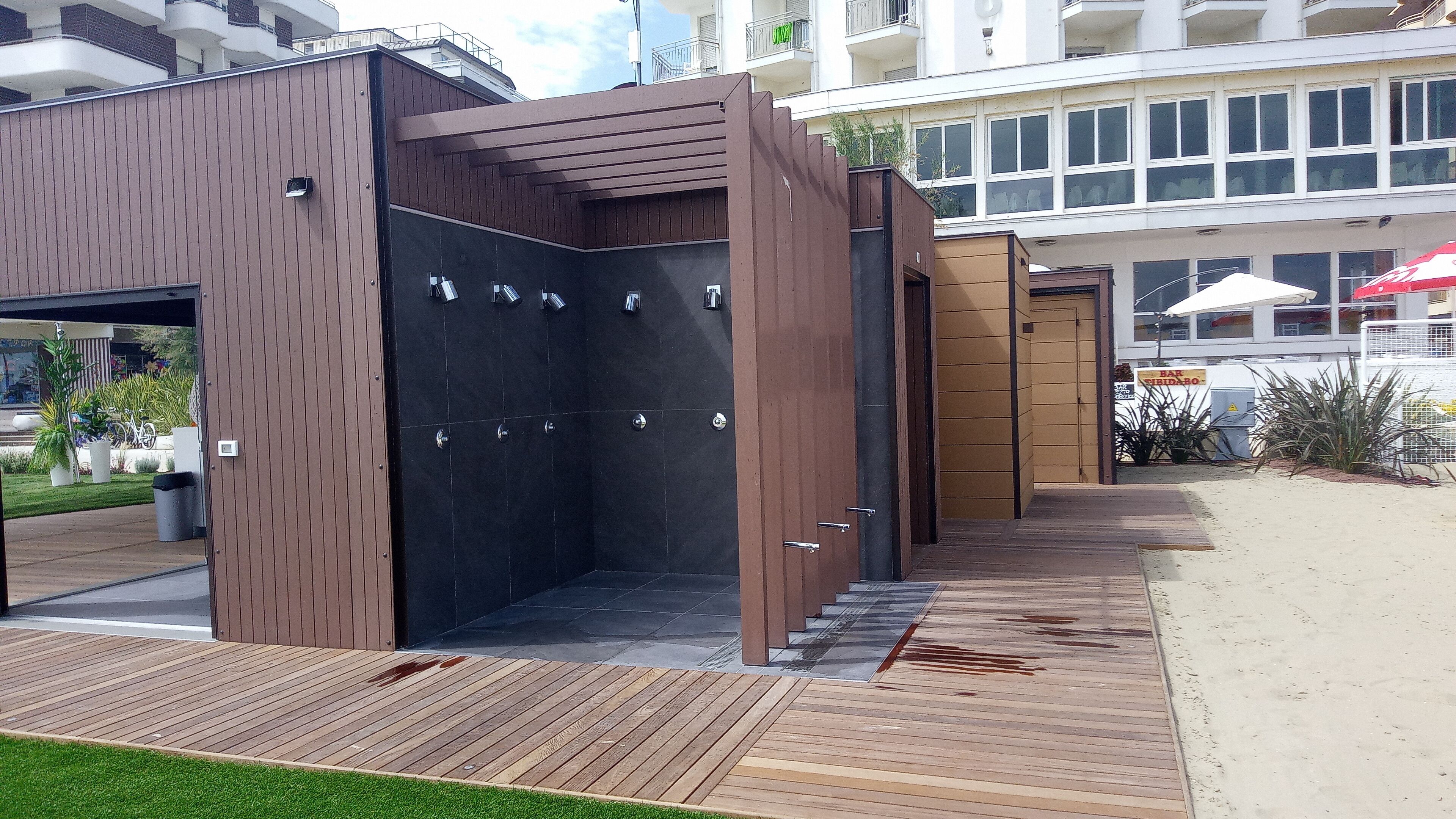 鄰近海灘、白沙