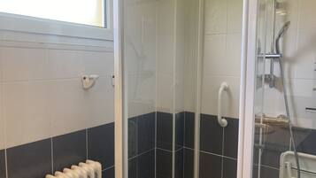 Douche, sĂšche-cheveux