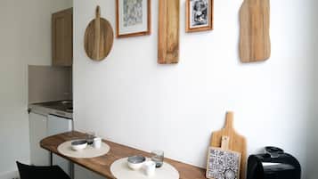 Fridge, microwave, coffee/tea maker, electric kettle