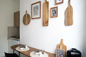 冷蔵庫、電子レンジ、コーヒー / ティーメーカー、電気ポット