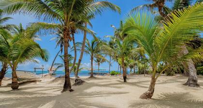 Spacious 4BR Condo w/ Sea Views - Great for Groups