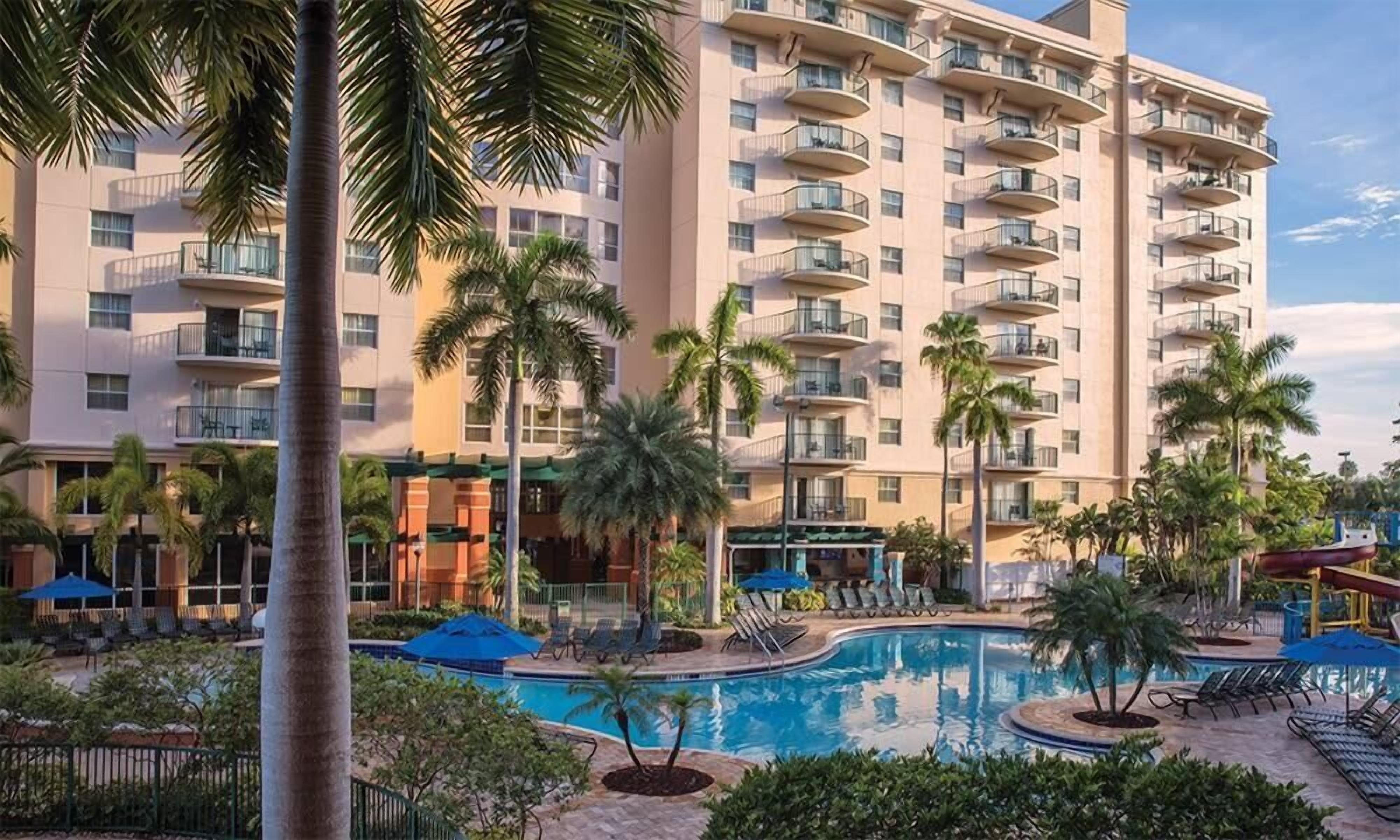 2br Plus Condo Family Fun Mini Golf, Beach, & Pool
