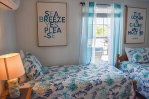 3 bedrooms, iron/ironing board, free WiFi - Great Beach House Just Steps from the Sand! (West Dennis)