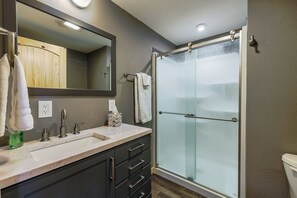 Shower, hair dryer, towels - Newly Remodeled | Stunning Views | Deck | Walk to Downtown Creede (Creede)