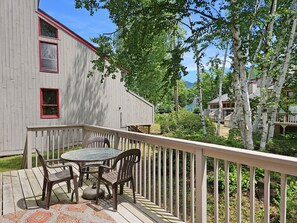 Outdoor dining - Open plan, AC/FP, deck, view, pool & tennis, ski shuttle. L5901 by LRS (Lincoln)