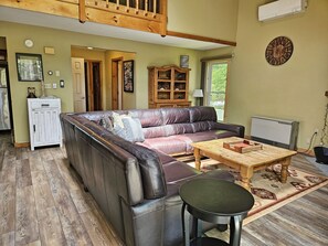 Smart TV, fireplace, DVD player - Open plan, AC/FP, deck, view, pool & tennis, ski shuttle. L5901 by LRS (Lincoln)