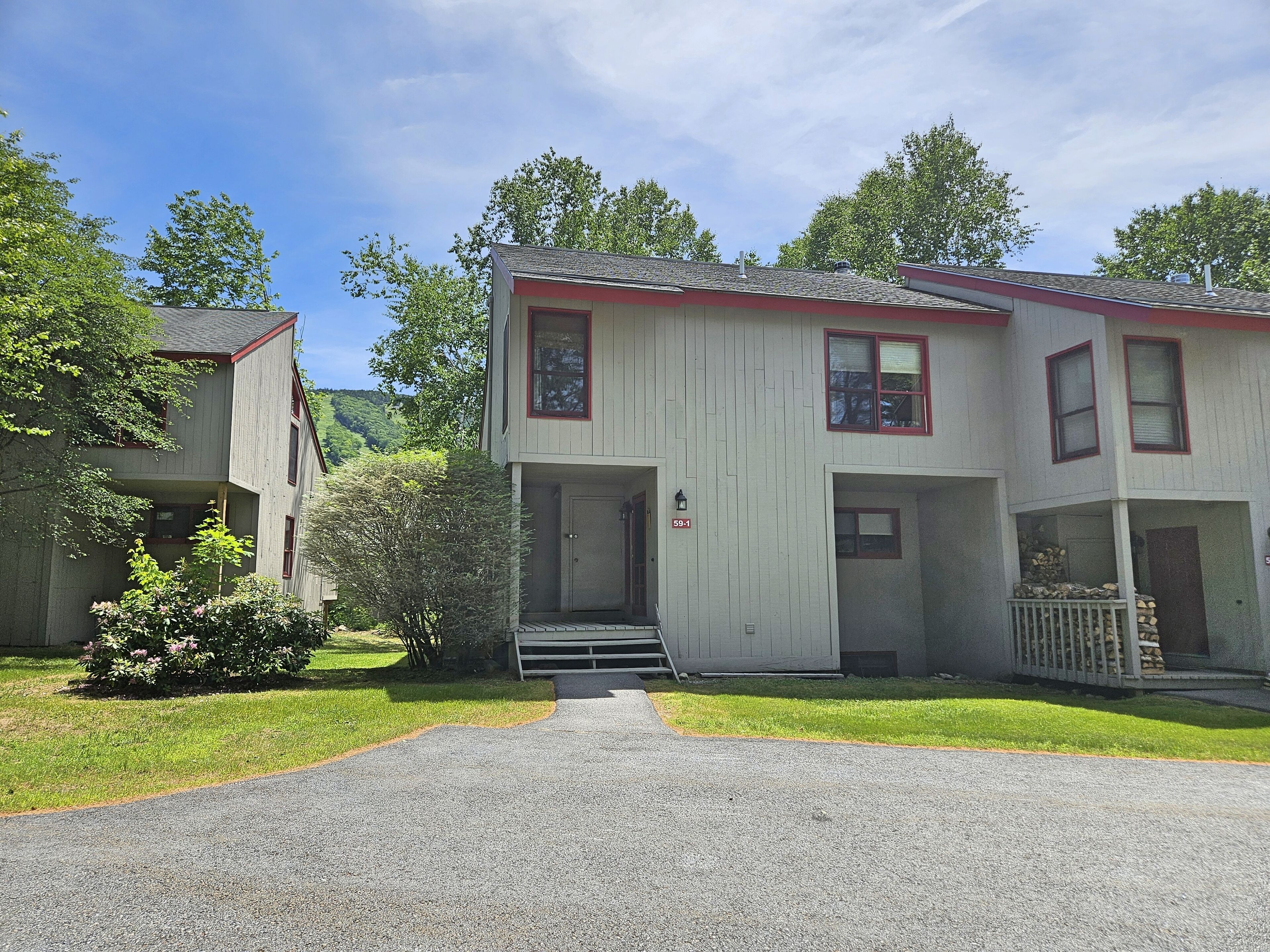 L5901- Managed by Loon Reservation Service - NH Meals & Rooms Lic# 056365