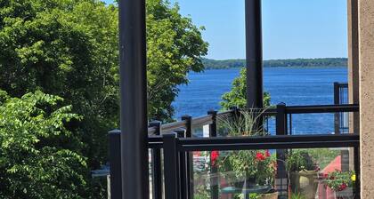 Cozy 2-bedroom condo in welcoming Kawartha Lakes with AC, WiFi