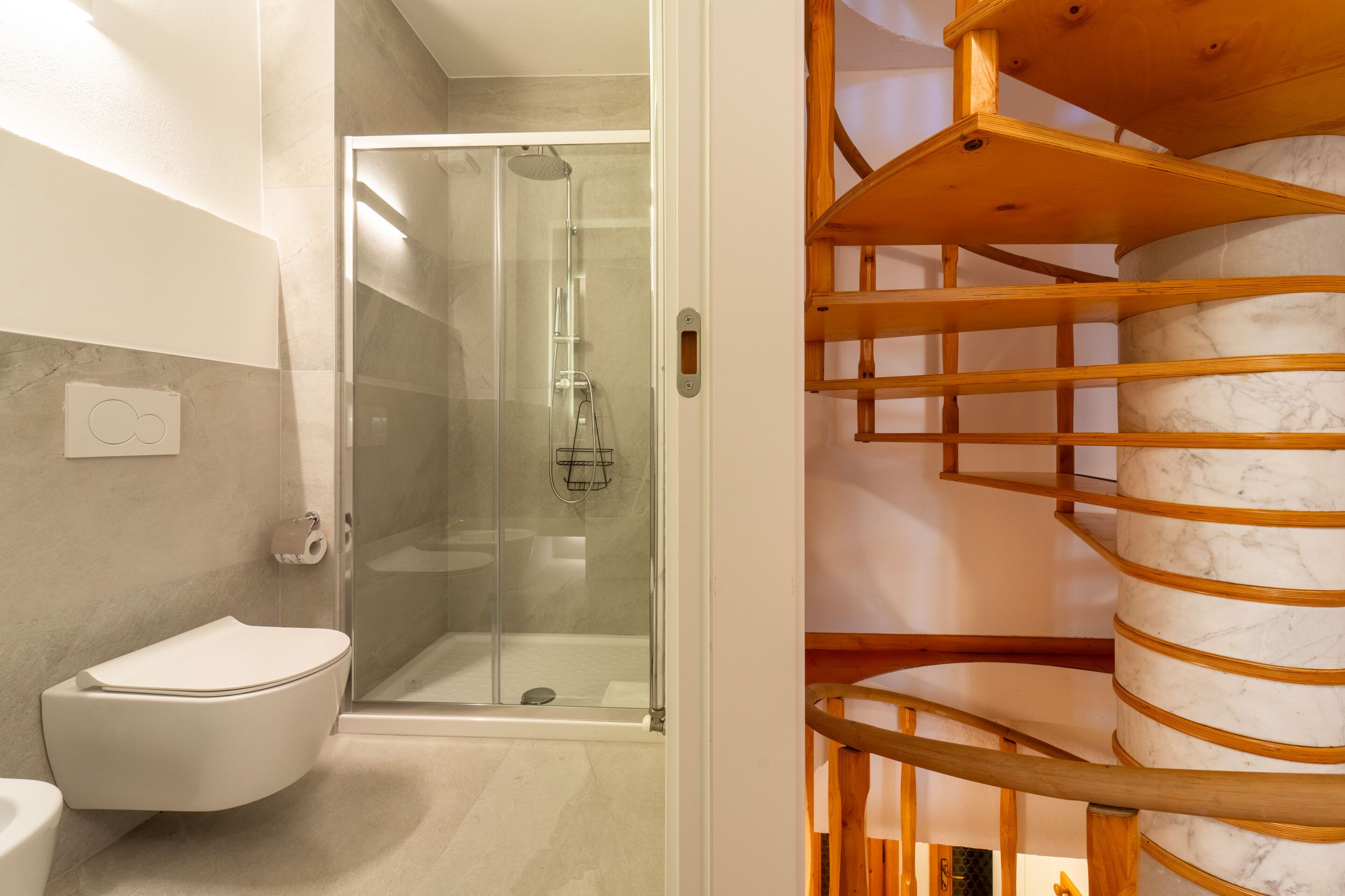 Apartment | Bathroom | Shower, hair dryer, towels, soap