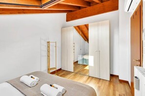 Iron/ironing board, free WiFi, bed sheets