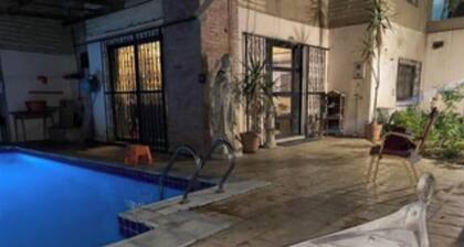 Charming 2-bedroom villa in welcoming Giza Governorate with a Pool, WiFi