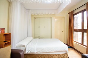 1 bedroom, iron/ironing board, WiFi, bed sheets - Rooftop Pool with City View Studio  (Nairobi)