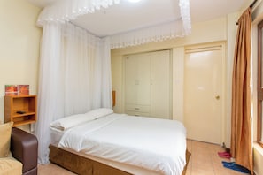 1 bedroom, iron/ironing board, WiFi, bed sheets - Rooftop Pool with City View Studio  (Nairobi)