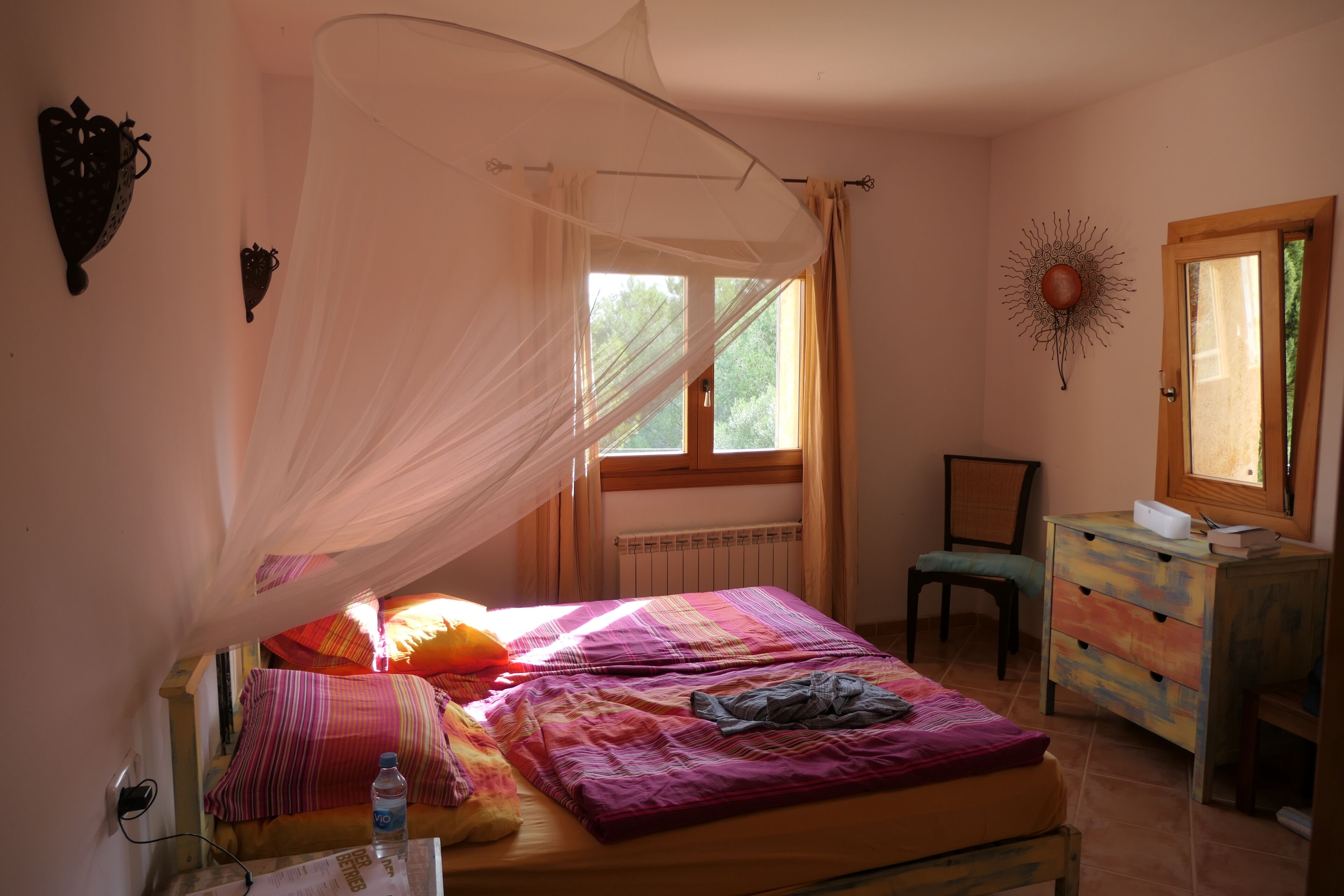 4 多间卧室、办公桌、熨斗/熨衣板、床单