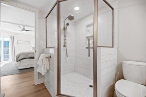Shower, hair dryer, towels, soap - Beach Please! Top Floor-Steps to the Beach and Restaurants-Pool & Pickleball! (St. Simons Island)