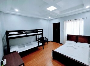 5 bedrooms, WiFi, bed sheets - Bethany Point with Whale Shark Pool (cebu)