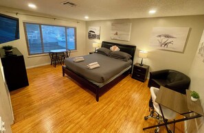 4 bedrooms, desk, iron/ironing board, travel crib - Fun-Filled Spacious House: Pool Table, Basketball, Fire Pit, Theater, BBQ & More (Las Vegas)