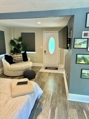 1 bedroom, iron/ironing board, free WiFi, bed sheets - Charming Springfield Hideaway near downtown Jacksonville (Jacksonville)