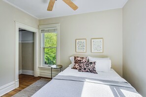 4 Schlafzimmer, Reisekinderbett, WLAN, Bettwäsche