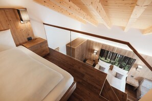 Family Quadruple Room | Down duvets, in-room safe, desk, soundproofing - Hotel Jägerhof (Corvara in Badia)