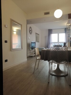 Dining - Adam apartment two-room panoramic apartment near station, stadium,center Verona (Verona)