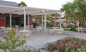 تناول الطعام بالخارج