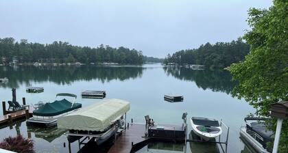 Cozy 3-bedroom cabin in adorable Waupaca with amazing lake view and sand beach