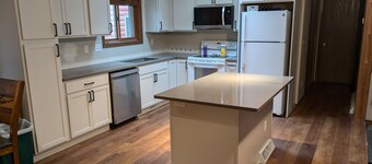 Cozy 3-bedroom cabin in adorable Waupaca with amazing lake view and sand beach