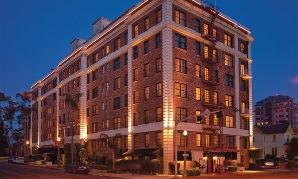 المنشأة من الخارج