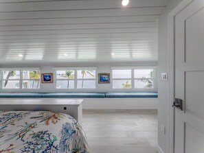 4 bedrooms, desk, iron/ironing board, travel cot - Mystic Waters~ Open Ocean Views, Private Pool! (Marathon)