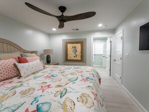 4 bedrooms, desk, iron/ironing board, travel crib - Mystic Waters~ Open Ocean Views, Private Pool! (Marathon)