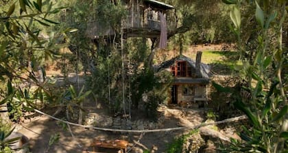 Margaritis Treehouse : Nature Escape Just 10 minutes from the Beach