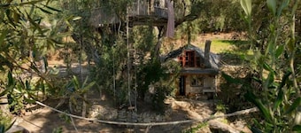 Margaritis Treehouse : Nature Escape Just 10 minutes from the Beach