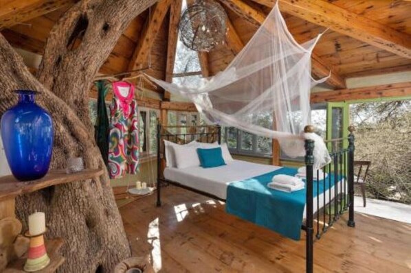 2 bedrooms, bed sheets