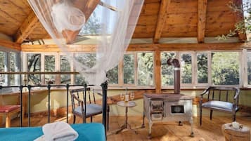 2 bedrooms, bed sheets