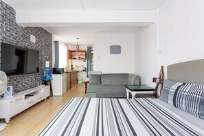 Living area - Sunny Spacious Studio (Nairobi)