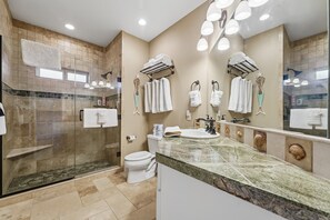 Shower, hair dryer, towels - The Aerie -Short walk to the Beach! (Cannon Beach)