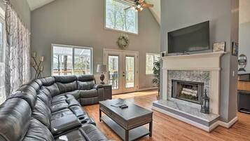 Smart TV, fireplace, table tennis, music library