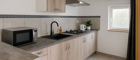 Refrigerador, microondas, horno, placa de cocina