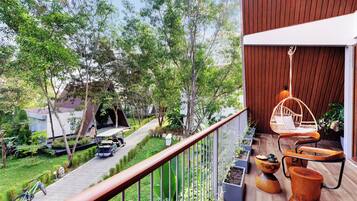 Signature Villa | Balcony