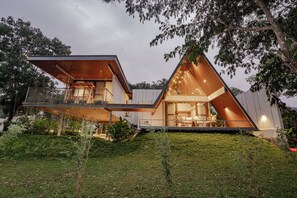 Prestigious Villa | Individually furnished, free WiFi, bed sheets - Sandesh Water Edge Kabini (Heggadadevankote)