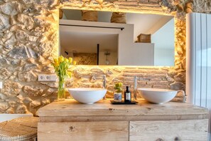Dusche, Haartrockner, Bidet, Handtücher