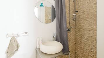 Apartment | Badezimmer | Dusche, Haartrockner, Bidet, Handtücher