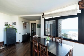 Dining room - Lighthouse View Apartment by Wonderful Italy (Bari)