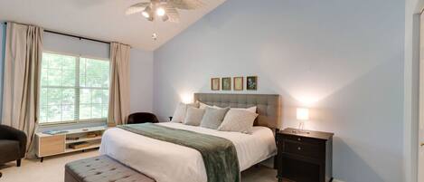 3 chambres, bureau, fer et planche à repasser, lit parapluie