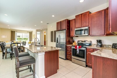 Themed Bedrooms-Games Room-10 MINS DISNEY-Private Pool and Spa/Movie Room/Wifi