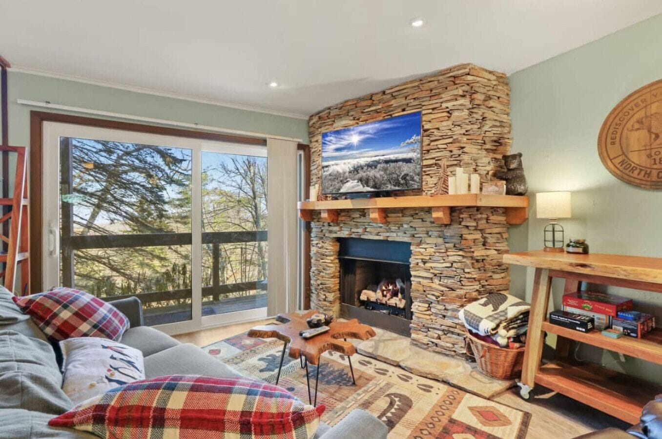 Rustic Modern, Gas fireplace, Close to Resort