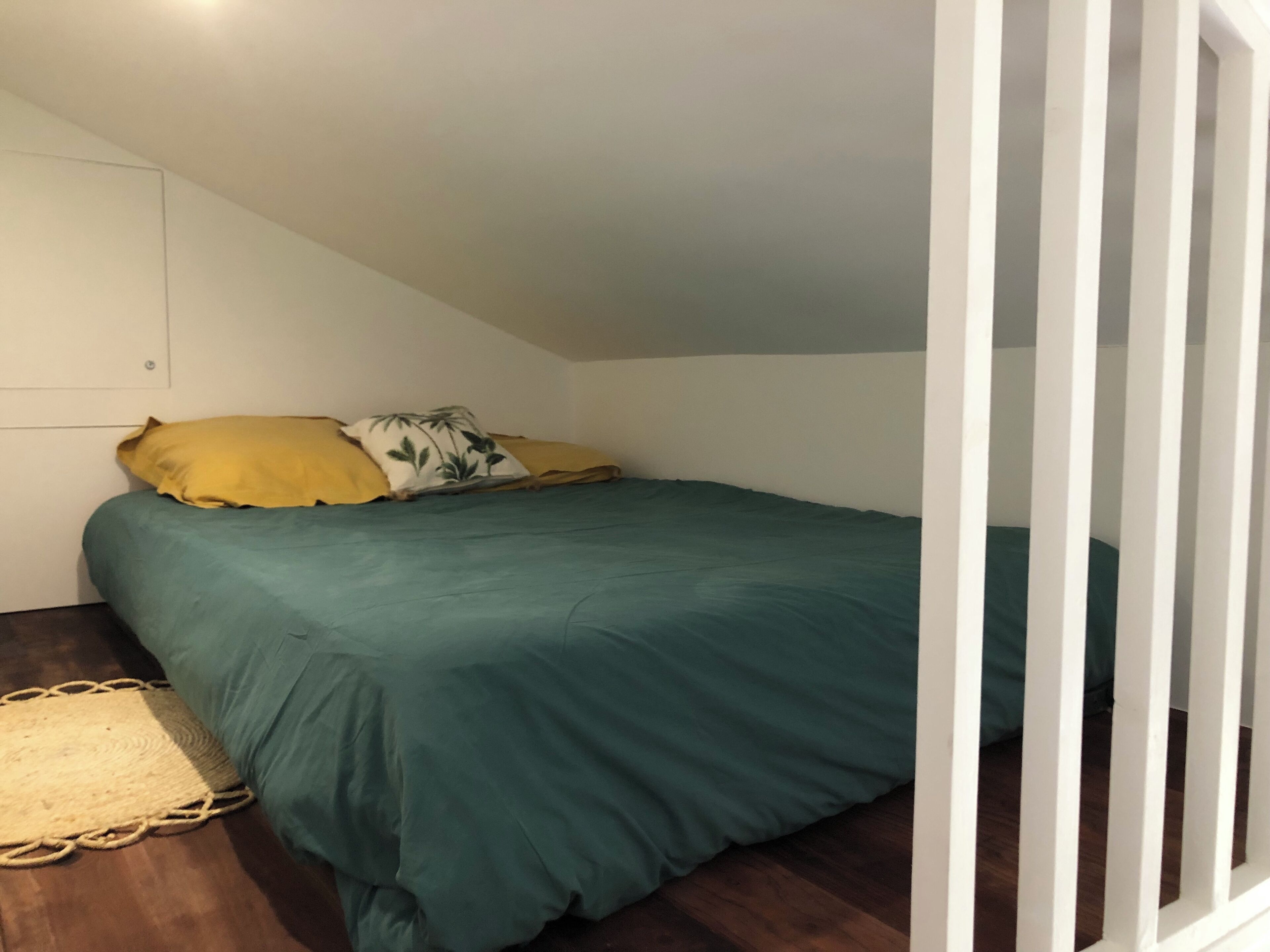 1 bedroom, bed sheets